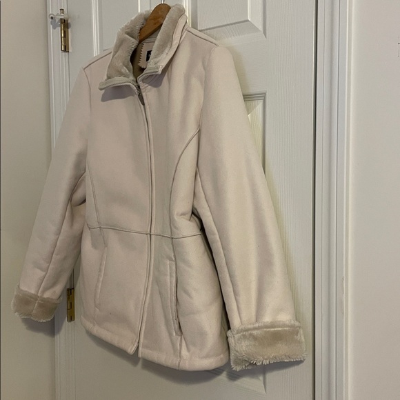 Braetan faux shearling suede fur-lined jacket. Nicely designed. Size L. - Picture 2 of 6